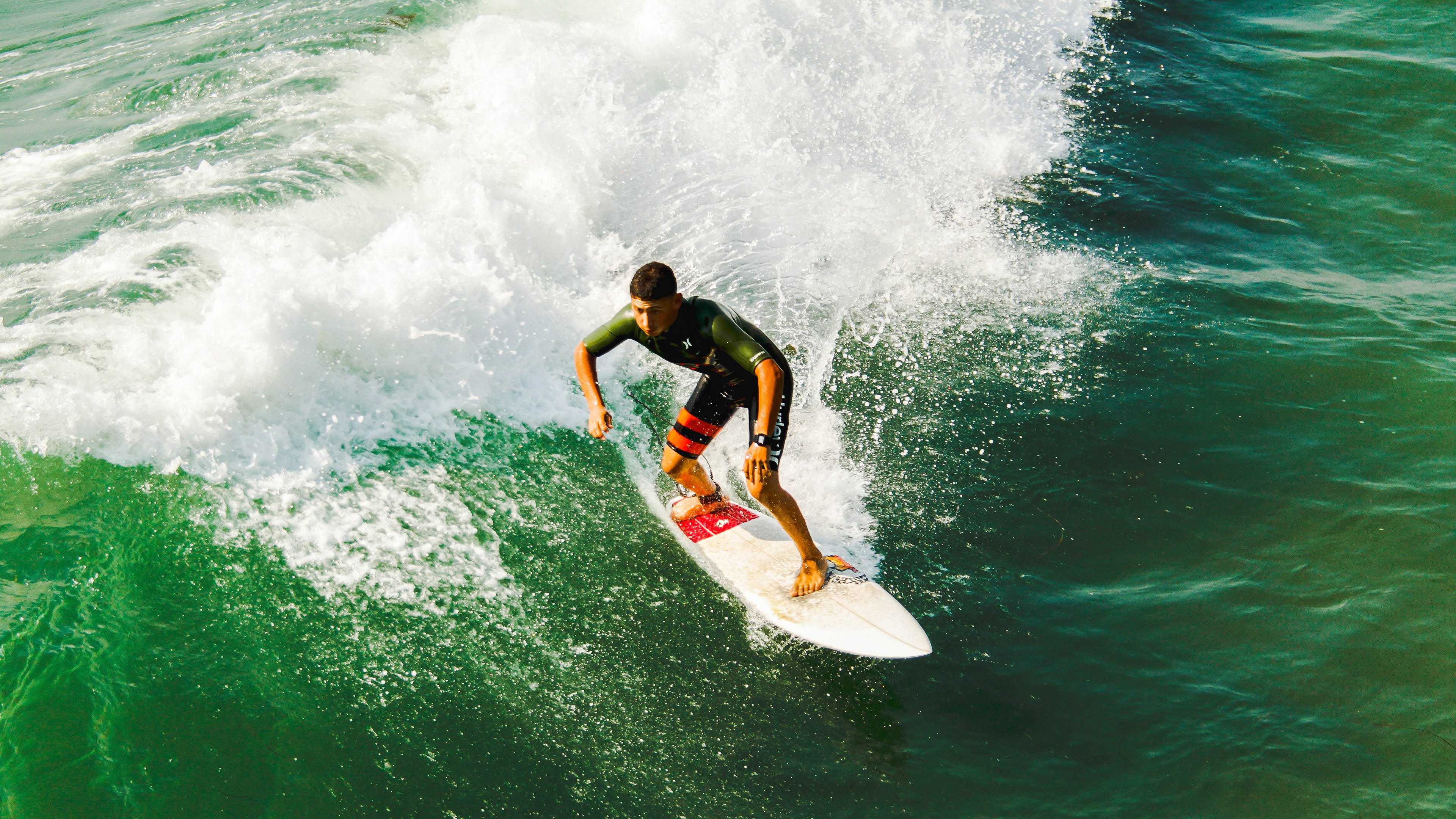 德国男子篮球队员丹尼斯·施罗德在比赛中表现突出，丹尼斯施罗德湖人